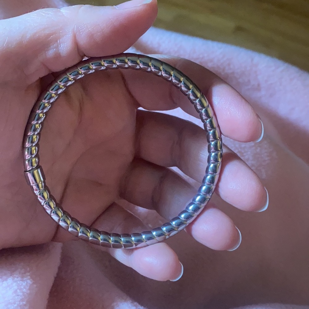 Detailed Swirl Bangle Bracelet